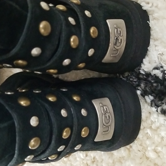 Uggs - Picture 5 of 6